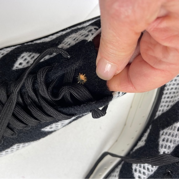 Stuart Weitzman black & white Hartley knit sneakers in box 7b - Picture 6 of 12